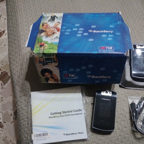 Blackberry pearl 8220 flip - blackberry,